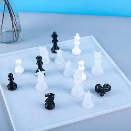 Vista 3 de Juego de moldes de resina de ajedrez, 1 molde de silicona para tablero de ajedrez y 16 moldes de epoxi de ajedrez 3D de tamaño completo y molde