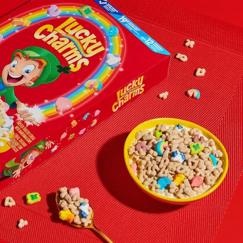 Vista 6 de Lucky Charms sin gluten con malvaviscos, cereales para el desayuno para niños, hechos con grano integral, 10.5 onzas