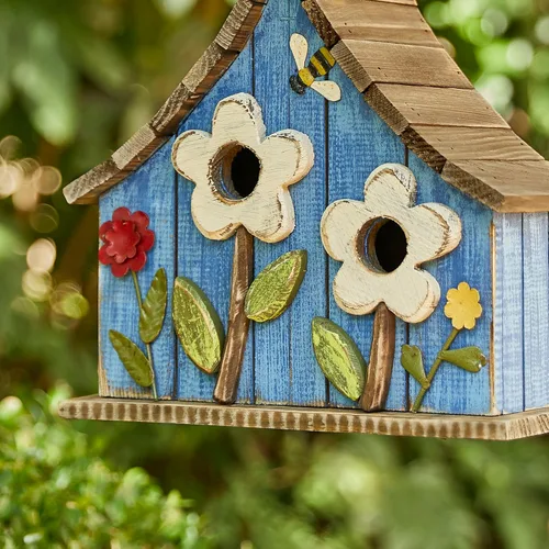 Vista 6 de Glitzhome Casas para pájaros colgantes para exteriores, 10.75 pulgadas de largo, madera maciza envejecida con flores 3D, rústicas pintadas a mano