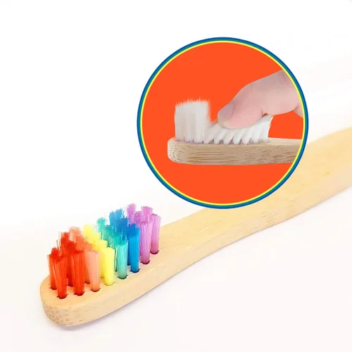 Vista 2 de The future is bamboo Cepillo de dientes arcoíris para niños, hecho de bambú sostenible para una sensación natural y ecológica, cerdas onduladas