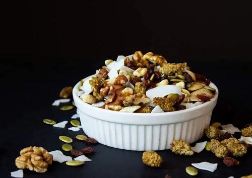 Vista 4 de Mezcla de frutos secos de variedad orgánica, 1 libra, mezcla de aperitivos crudos y sin OMG contiene bayas de Goji, chips de coco, moras, anacardos