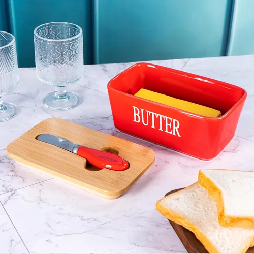 Vista 4 de Mantequera Roja con Tapa para Encimera, Gran Recipiente Cubierto de Cerámica para Mantequilla en Barra para Refrigerador