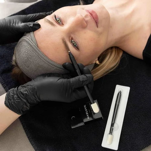 Vista 4 de FRAMAR Guantes negros desechables sin látex – Guantes de nitrilo extra pequeños negros, para tinte para el cabello, suministros de tatuajes