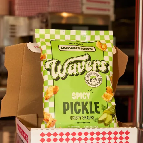Vista 8 de WAVERS by Doughbrik's Snacks, bolsa de 4.5 onzas con sabor a miel caliente, textura crujiente perfecta para cualquier momento, hecho en los Estados