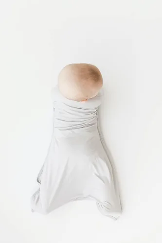 Vista 7 de Transition Swaddle - Manta portátil para bebé, saco de dormir acogedor, envoltura con cremallera de 2 vías, 95% viscosa de bambú, 5% elastano