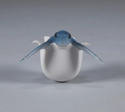 Vista 5 de Tortuga que eclosiona del huevo por John Perry Blue Mobile mecedora escultura Tipsy Turtle