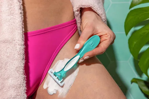 Vista 2 de BIC Soleil Comfort - Maquinilla de afeitar desechable de 4 hojas para mujer para piel sensible para un afeitado suave y cerrado, juego de maquinilla