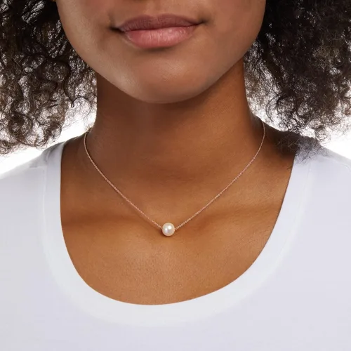Vista 2 de Tienda Essentials Collar con colgante de perlas de agua dulce de oro de 14 quilates o plata de ley
