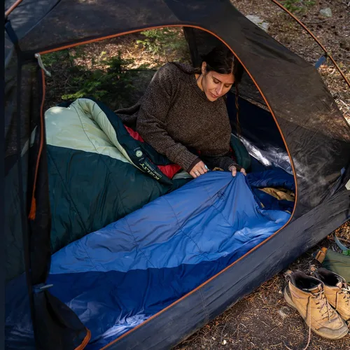 Vista 14 de Kelty Cosmic Relleno Sintético 20 Grados - Saco de Dormir para Mochileros – Correas de Compresión, Bolsa de Almacenamiento Incluida