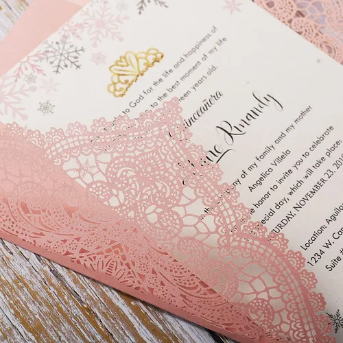 Vista 7 de 5.12 x 7.28 pulgadas, 50 unidades de invitaciones de boda de encaje hueco en blanco rosa con sobres y perlas Bowknot tarjetas de invitación