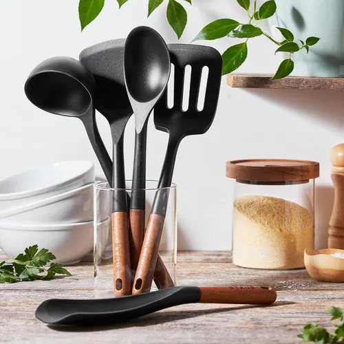 Vista 2 de STAUB Juego de utensilios de cocina de silicona con mango de madera de 5 piezas