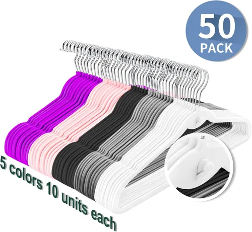 Vista 4 de Paquete de 50 perchas de terciopelo multicolor con ganchos en cascada, ganchos antideslizantes de terciopelo negro, rosa, blanco, gris y morado
