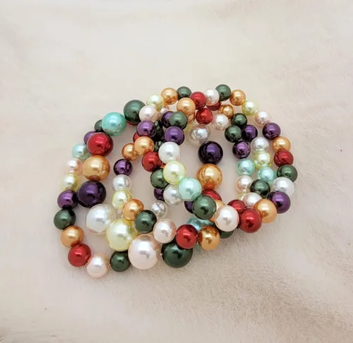 Vista 6 de Conjunto de 5 pulseras elásticas de perlas sintéticas para mujer