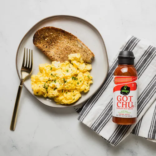 Vista 3 de bibigo GOTCHU - Salsa picante coreana extra picante, hecha con pasta de pimienta fermentada Gochujang, sabor dulce y salado a baja temperatura