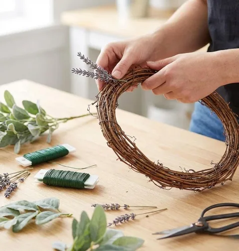 Vista 7 de Guirnalda de ramitas de vid natural, 15 pies de corona de vid rústica para manualidades, arco de boda, decoración de pared de granja, guirnalda