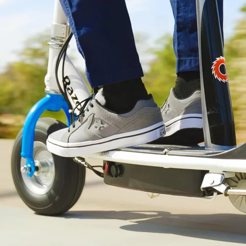 Vista 9 de Razor Seated Electric Scooter for Ages 13+, 40-Min Ride Time, Twist-Grip Throttle, Pneumatic Tires, Removable Padded Seat