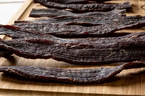 Vista 3 de Enjoy Black Beef Jerky de 16 onzas (paquete de 1) Estilo tradicional Alto en proteínas Bajo en grasa Cero grasa trans Sin conservantes