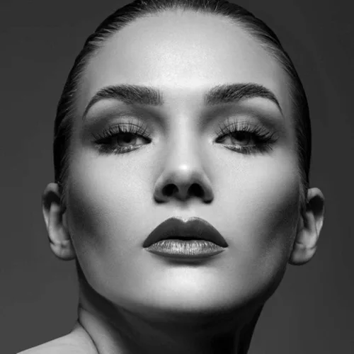 Vista 3 de KISS Lash Couture Naked Drama -Pestañas postizas de visón sintético 3D voluminosas con banda flexible acolchada, punta dividida, cónicas