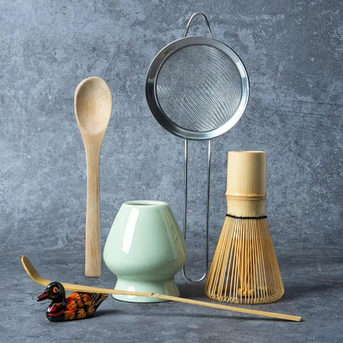 Vista 8 de Juego de batidor de matcha, kit para hacer matcha con batidor (soporte Chasen), soporte de batidor de cerámica (negro), pala de bambú, tamizador