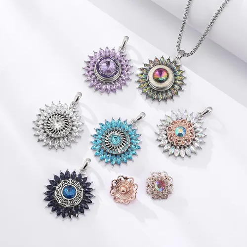 Vista 5 de 10 piezas de dijes, botones y broches de aleación con imitación de diamante, botones de presión mixtos de 18/20 mm para joyería intercambiable