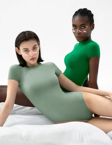 Vista 6 de PUMIEY Body de manga corta con cuello redondo para mujer, camiseta de moda, colección Smoke Cloud Pro