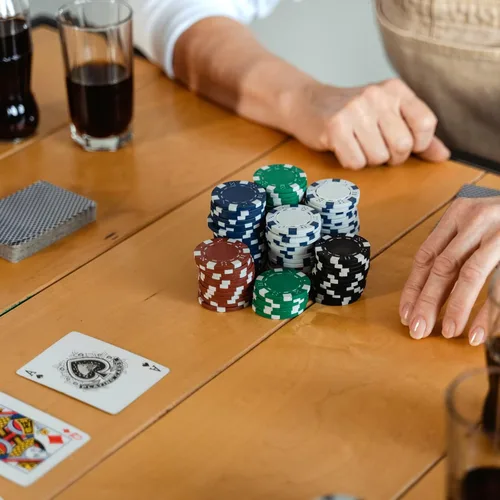 Vista 6 de LUOBAO Juego de fichas de póquer para Texas Holdem, blackjack, torneos con estuche de aluminio, 2 barajas de cartas, distribuidor, ciego pequeño