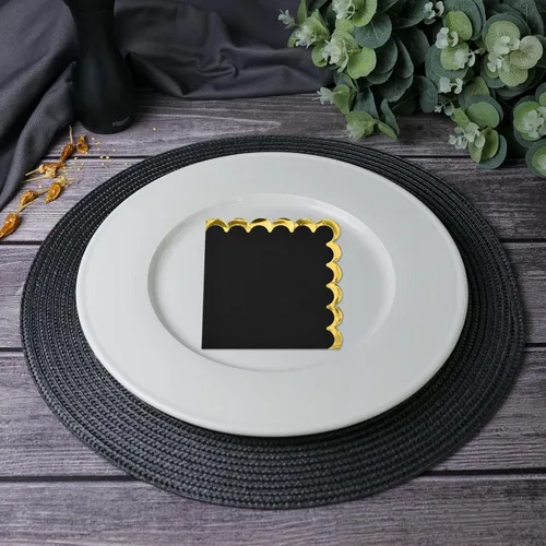 Vista 3 de Paquete de 200 servilletas de papel negro - Servilletas de cóctel festoneadas con lámina dorada para suministros de fiesta temática, cumpleaños