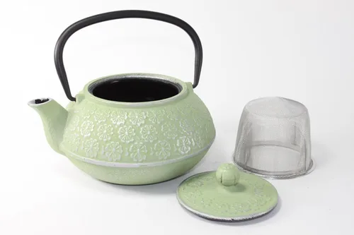 Vista 2 de Tetera japonesa antigua de hierro fundido, 24 onzas líquidas, tetsubin con infusor de té y salvamanteles