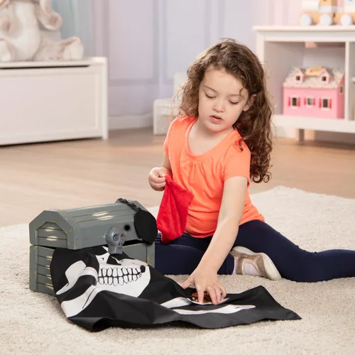 Vista 7 de Melissa & Doug Conjunto de juego de simulación de cofre pirata de madera