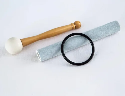 Vista 4 de Leize Cuenco cantante de cristal de cuarzo F Note 432 Hz Heart Chakra Blanco 8" con estuche de transporte resistente Suede Striker