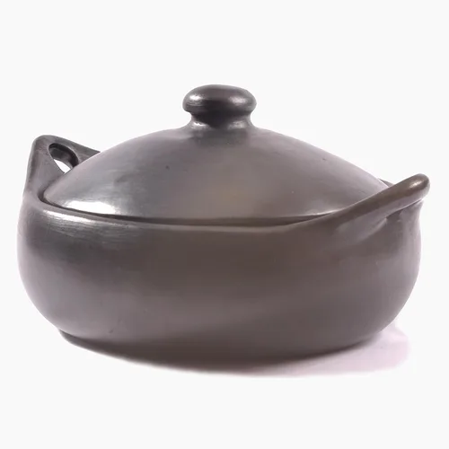 Vista 3 de Ancient Cookware, Chamba - Cacerola de arcilla plana, grande, 5 cuartos de galón