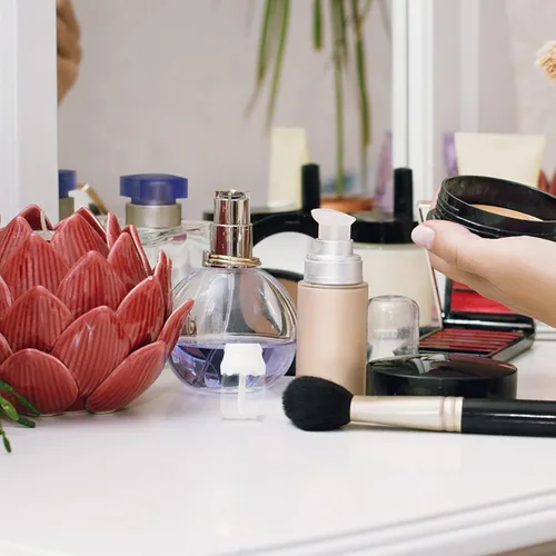 Vista 6 de Mobestech 20 tubos vacíos de brillo de labios, tubo de lápiz labial recargable, mini botella de leche con tapas, recipientes de plástico