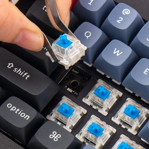 Vista 2 de Keychron Q4 Teclado mecánico personalizado con cable, 60% de diseño QMK/VIA macro programable con interruptor azul Gateron G Pro intercambiable