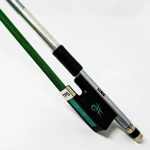 Vista 4 de The Piano Guys Arco de violonchelo de fibra de carbono Arcos con incrustaciones de rana de ébano y pelo de caballo premium (1/2, Bruce)