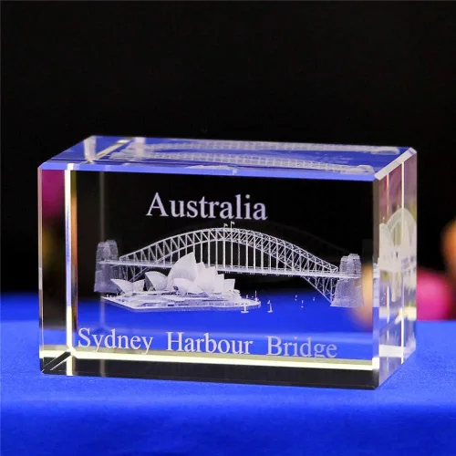 Vista 2 de Cubo de cristal de cristal modelo águila pisapapeles 3D grabado láser Figuras Feng Shui Souvenirs Crafts (Australia)