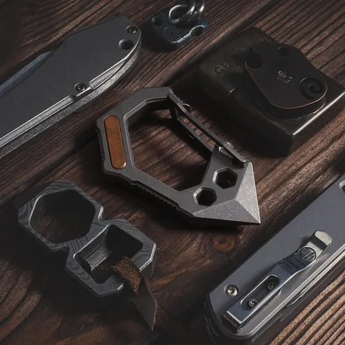 Vista 6 de KeyUnity KU02 Titanium EDC 7 en 1 Mosquetón multiherramienta, llave, destornillador de broca, barra de palanca, combo de destornillador