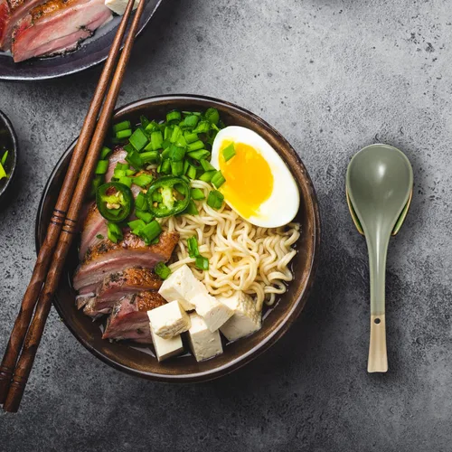 Vista 5 de Cuchara de sopa de cerámica asiática, con mango largo fácil de sostener, parte inferior antideslizante, para ramen japonés, wonton chino