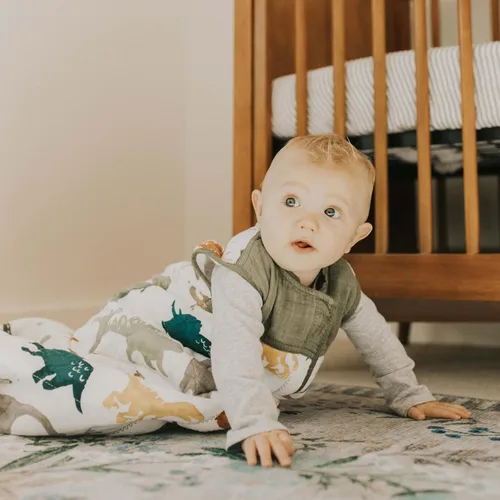 Vista 5 de Little Unicorn Saco de dormir acolchado de muselina de algodón Dino Friends 100% algodón Super suave y ligero Bebé Talla S: 0-6 meses