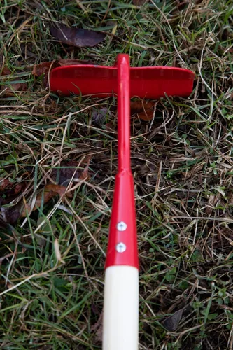 Vista 11 de JustForKids - Juego de herramientas de jardín para niños, rastrillo, pala, azada y rastrillo de hojas, tamaño reducido, hecho de cabezas de acero