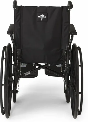 Vista 8 de Medline Silla de ruedas ultraligera de alta calidad con brazos traseros abatibles de longitud completa y reposapiernas elevables para ancianos
