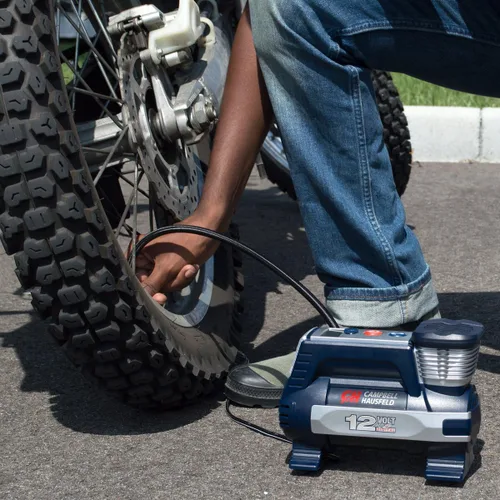 Vista 3 de Campbell Hausfeld AF010400 bomba infladora portátil, 12 voltios, 150 PSI, con luz de seguridad y accesorios