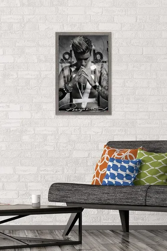 Vista 2 de Trends International Justin Bieber - Póster de pared de propósito, 14.725 x 22.375 pulgadas, versión enmarcada de madera de granero