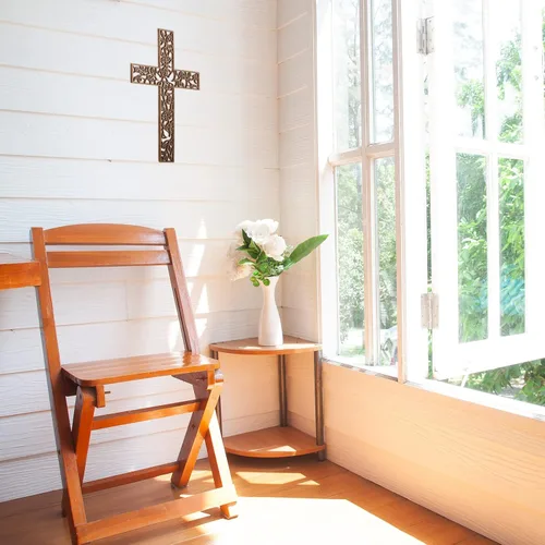 Vista 4 de Yookeer Cruz de madera para colgar en la pared, paloma religiosa, decoración de sala de estar, decoración rústica de madera para el hogar