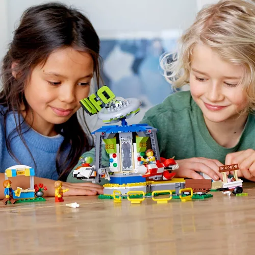Vista 2 de LEGO Creator 31095 Fairground Carousel 31095 Kit de construcción (595 piezas)