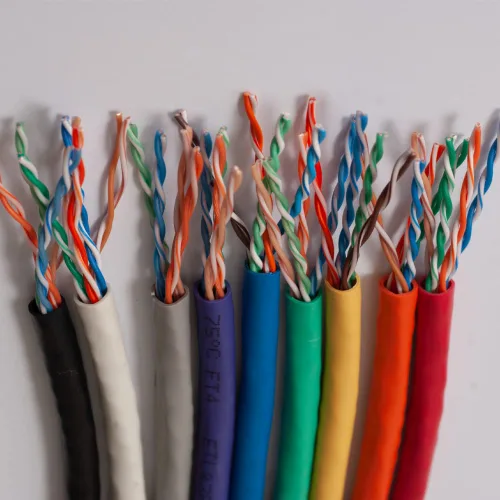 Vista 3 de Cablesys Cable Ethernet sin terminar Cat5e de 1000 pies, cables de cobre desnudos trenzados, 24AWG 4pr UTP, envoltura retráctil, clasificación CM