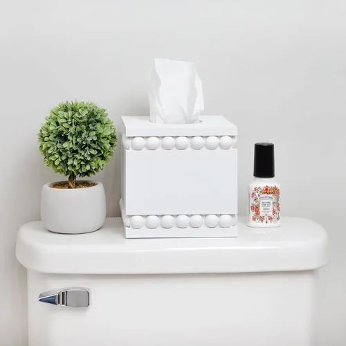 Vista 9 de AuldHome Design Cubierta cuadrada para caja de pañuelos con cuentas (blanca); soporte de pañuelos de madera rústico de granja