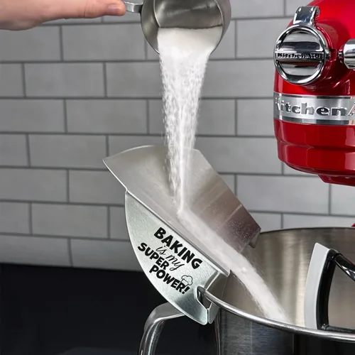 Vista 4 de New Metro Design - Batidora de pie con escudo para vertido de reemplazo, escudo para vertido único con lema grabado con láser, "Hacer pan es mi