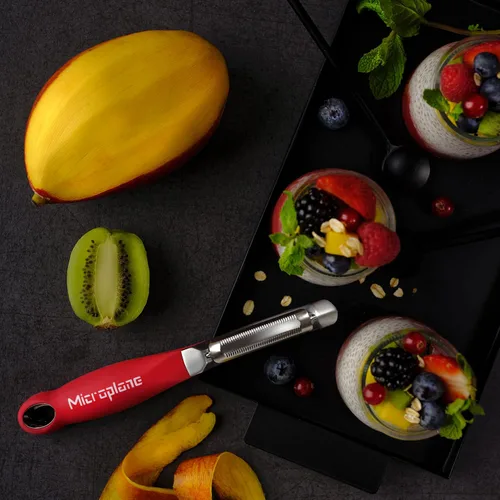 Vista 8 de Microplane Pelador giratorio dentado profesional para tomate y kiwi, para uso a mano derecha e izquierda