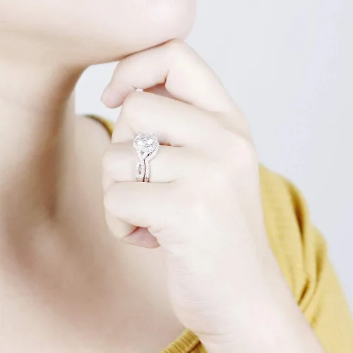 Vista 5 de DovEggs Anillo de compromiso con halo de moissanita creada en oro de 14 quilates, de 2 quilates, de 0.295 x 0.295in, G-H-I, de 2 quilates, plata
