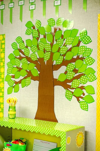 Vista 4 de Teacher Created Resources Árbol grande con hojas de lunares tablón de anuncios (TCR5435)